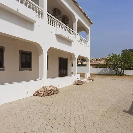 Villa De Santa Eulalia - *