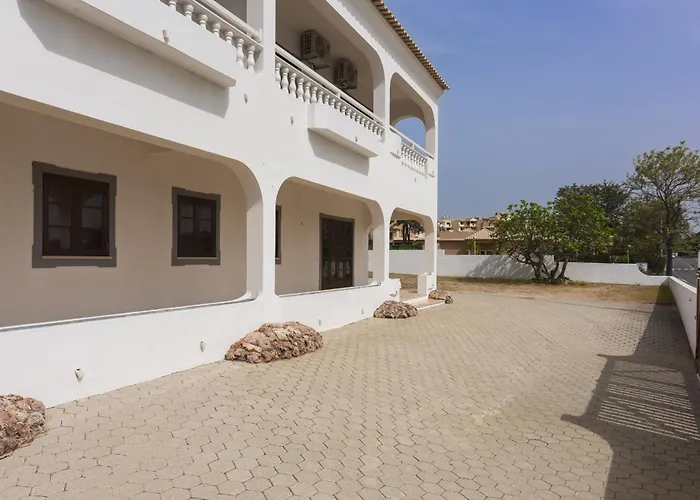 Villa De Santa Eulalia - *